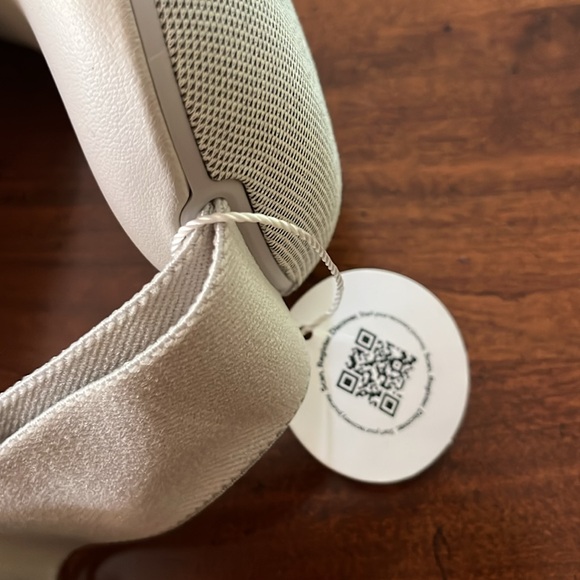 Therabody Smart Googles with Black Case - Picture 3 of 3